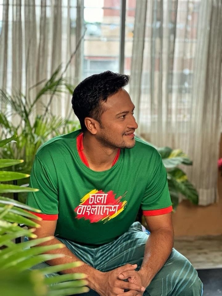 Grameenphone to provide ‘Cholo Bangladesh’ fan T-Shirt for free with recharge